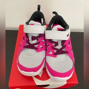 Nike free run 2 shoes for girls